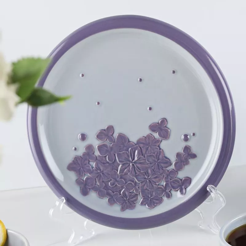 Қолмен боялған керамет